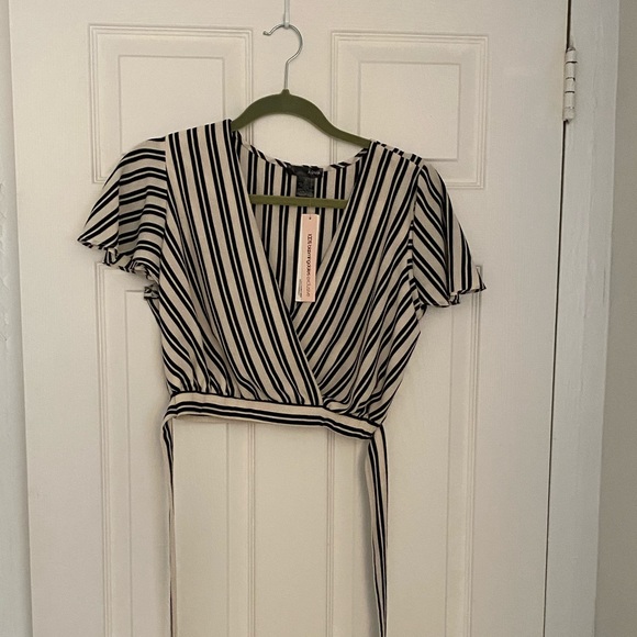 Cropped wrap blouse - Picture 1 of 4